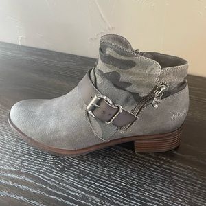 Blowfish Malibu women’s vitan vegan leather ankle boots gray/camo size 7M